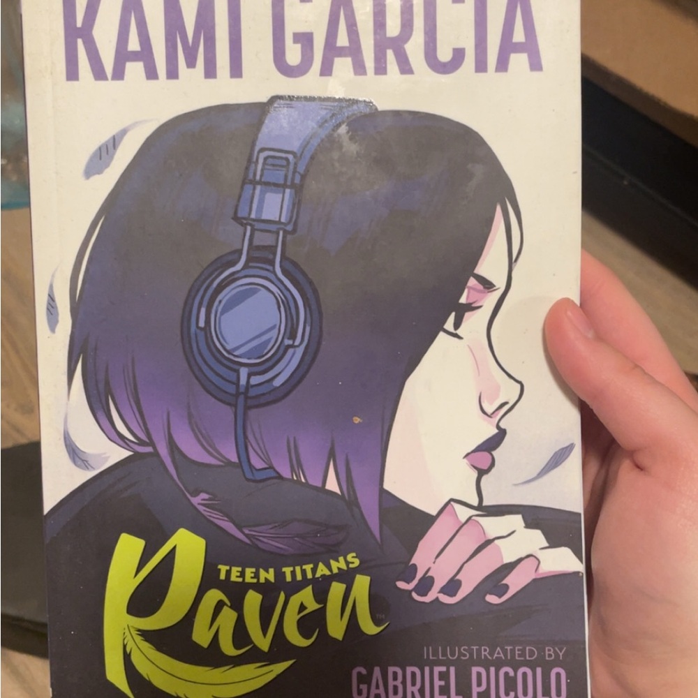 Teen Titans Raven Graphic Novel - Purple & Black Cover